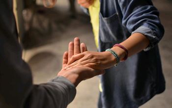 La missione dell'Associazione Cristo Re Onlus per offrire un pranzo caldo, senza soldi.